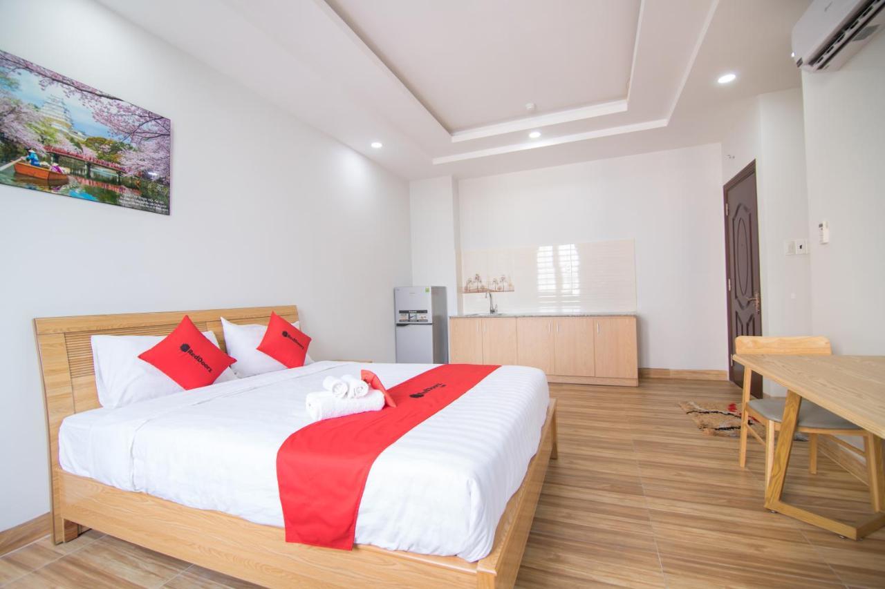 Reddoorz Premium Near E-Town Hotel Ho Chi Minh City Exterior photo