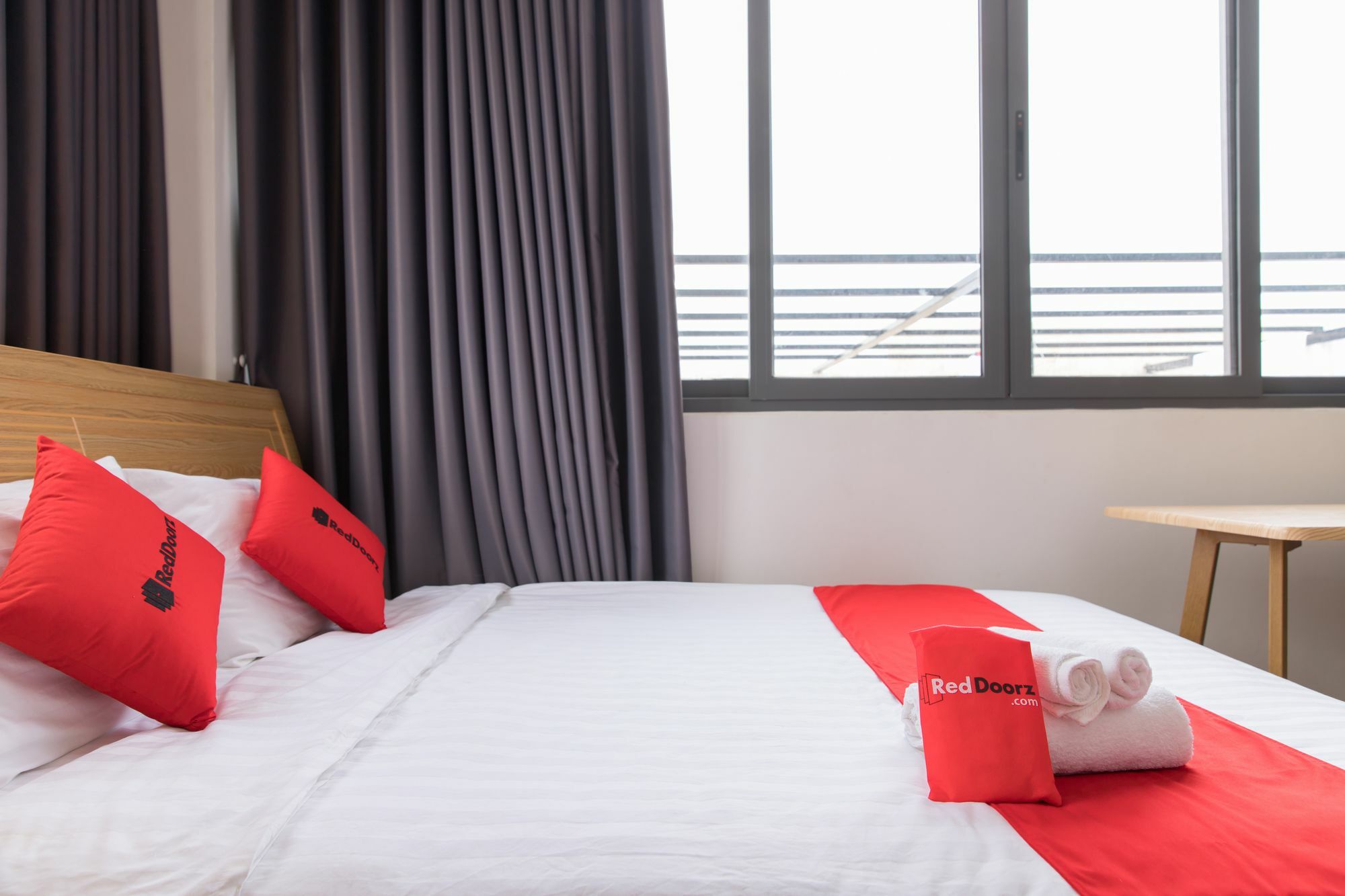 Reddoorz Premium Near E-Town Hotel Ho Chi Minh City Exterior photo
